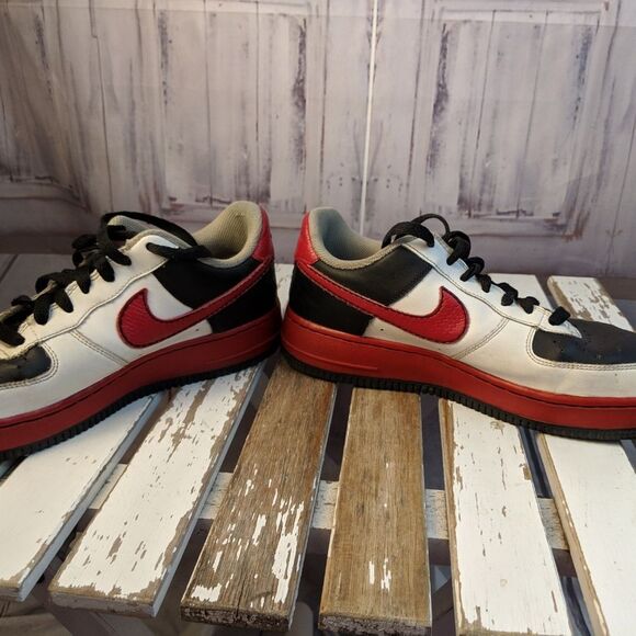 Nike sz 7 7Y boy youth kids shoes sneakers red bla - Picture 2 of 7